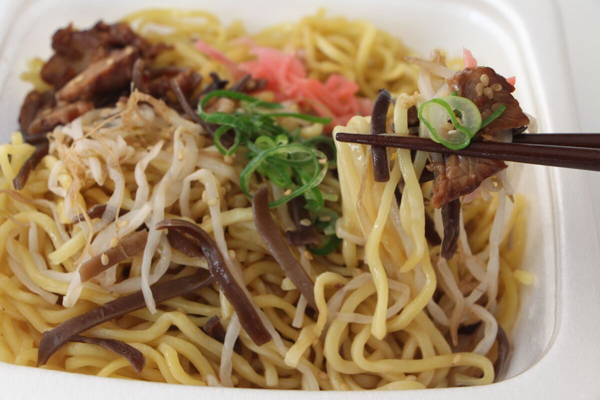 ファミリーマート「黒マー油が香る　豚骨焼ラーメン」