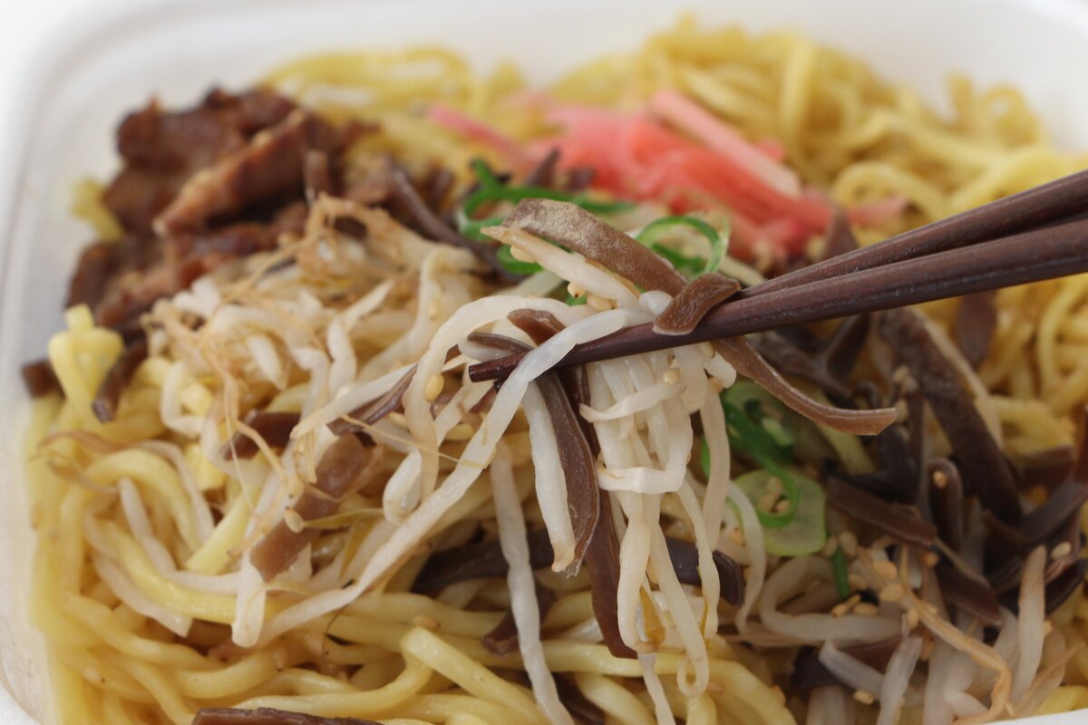 ファミリーマート「黒マー油が香る　豚骨焼ラーメン」