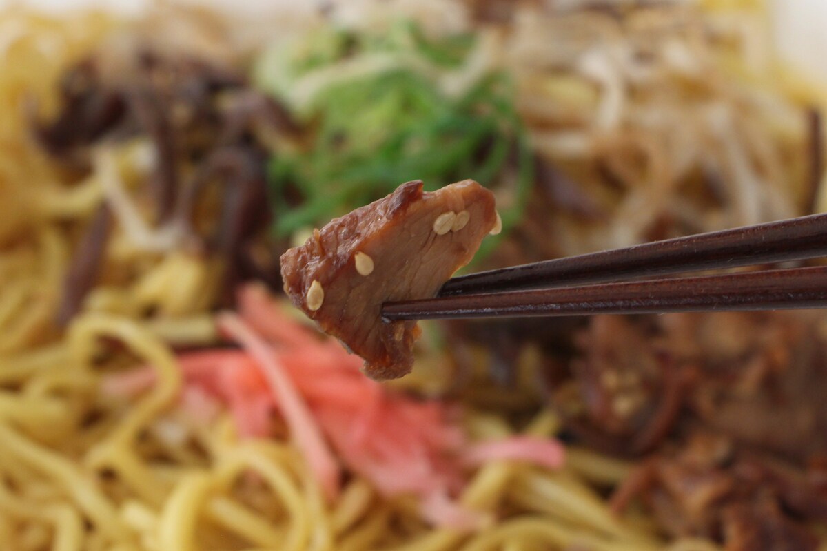 ファミリーマート「黒マー油が香る　豚骨焼ラーメン」