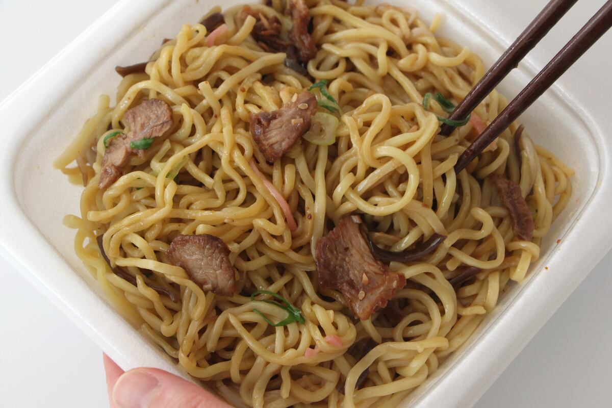 ファミリーマート「黒マー油が香る　豚骨焼ラーメン」