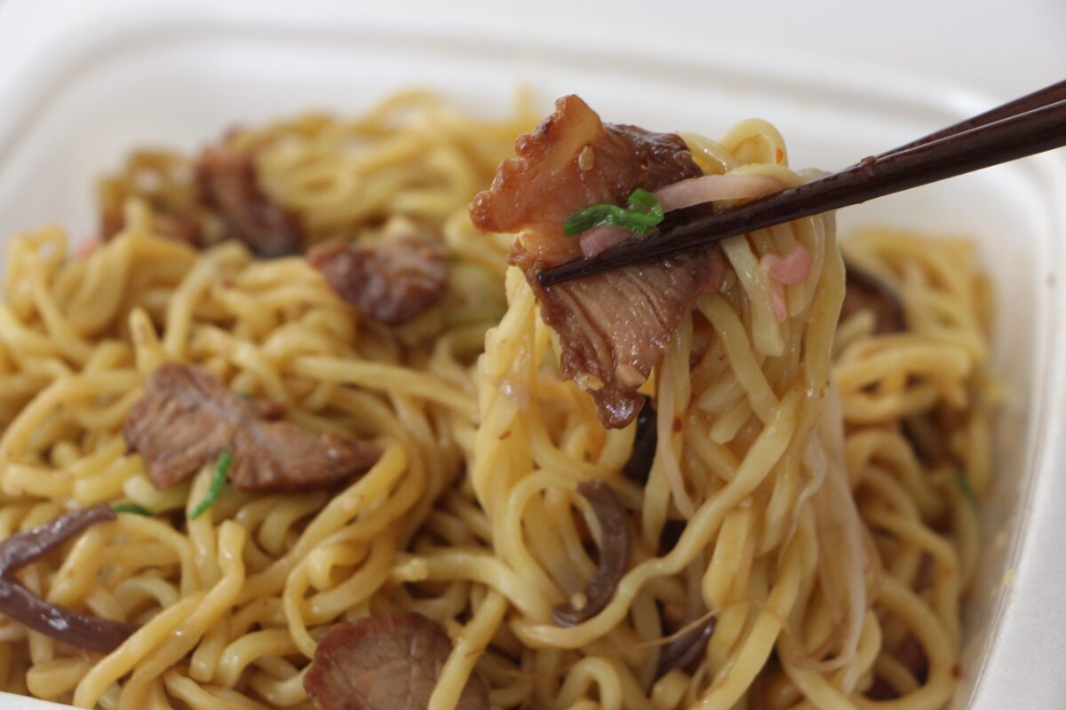 ファミリーマート「黒マー油が香る　豚骨焼ラーメン」