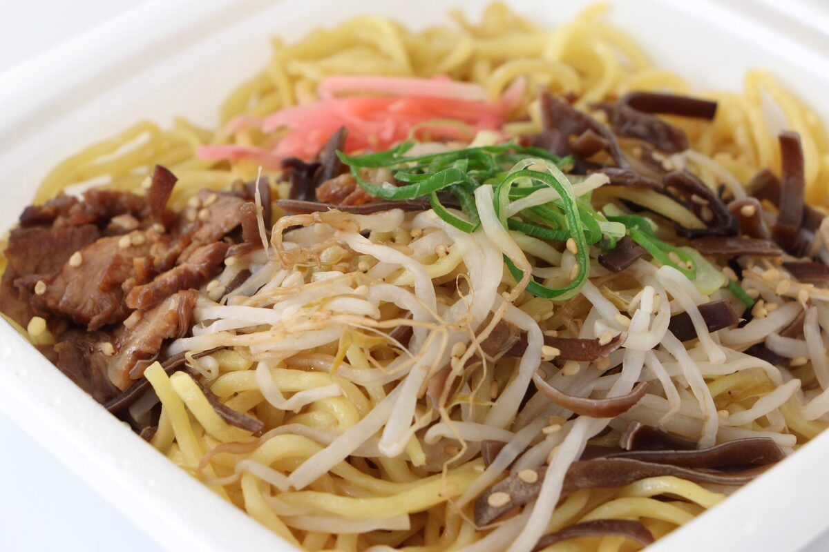 ファミリーマート「黒マー油が香る　豚骨焼ラーメン」