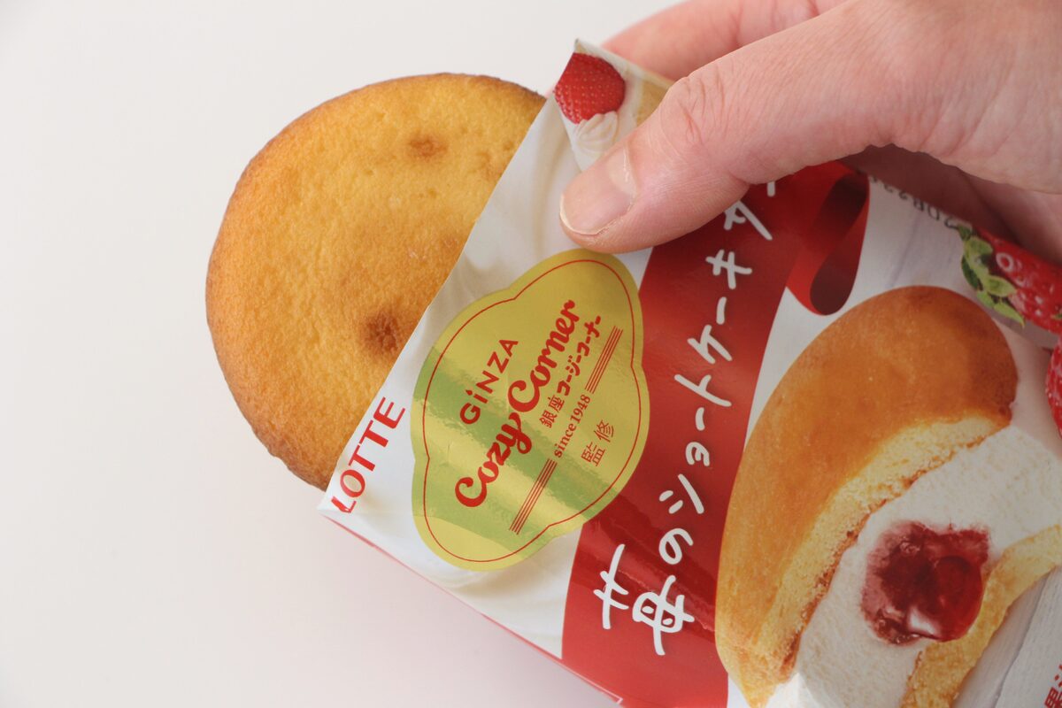 ファミリーマート「ロッテ 銀座コージーコーナー監修 苺のショートケーキサンド」