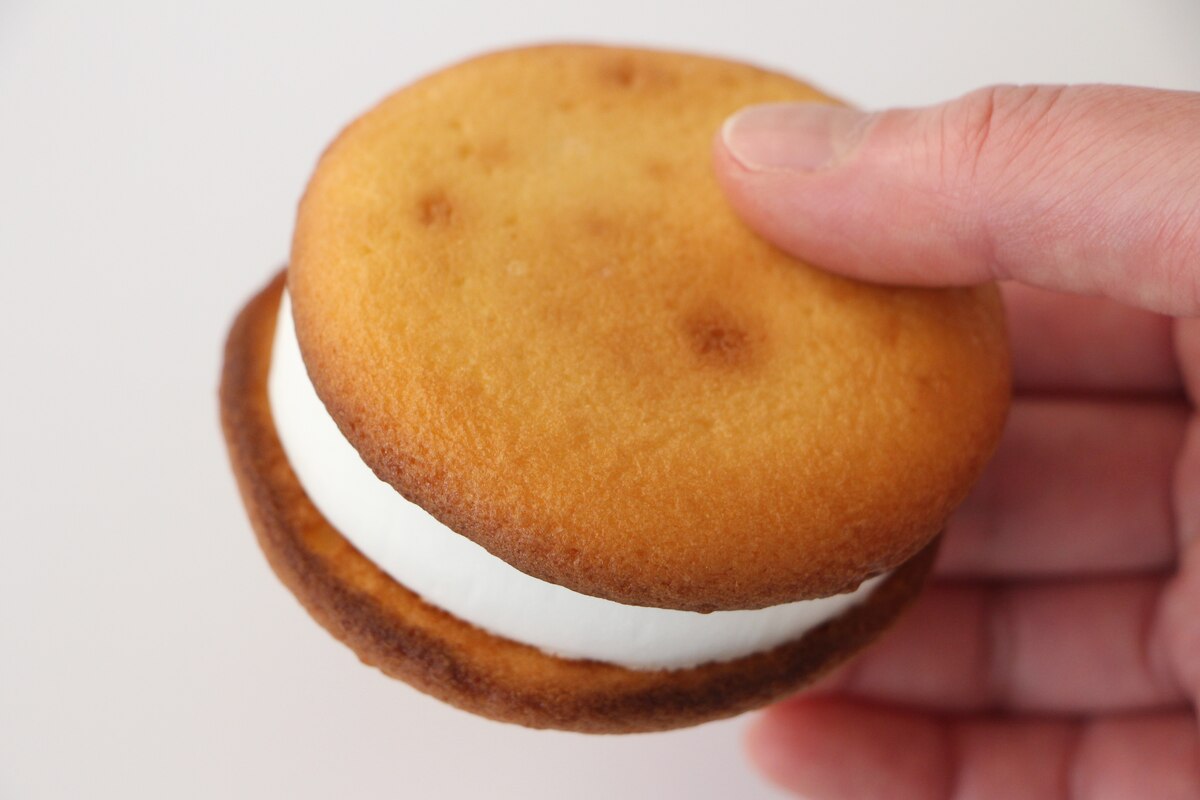 ファミリーマート「ロッテ 銀座コージーコーナー監修 苺のショートケーキサンド」