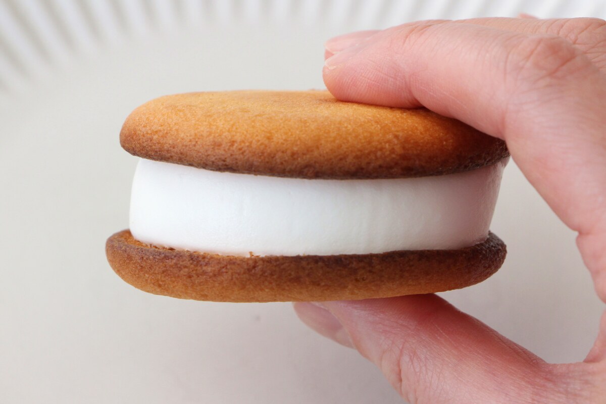 ファミリーマート「ロッテ 銀座コージーコーナー監修 苺のショートケーキサンド」