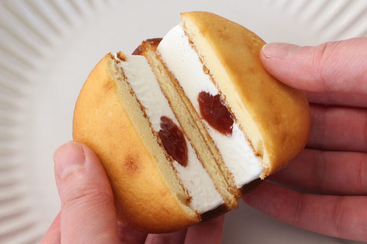 ファミリーマート「ロッテ 銀座コージーコーナー監修 苺のショートケーキサンド」