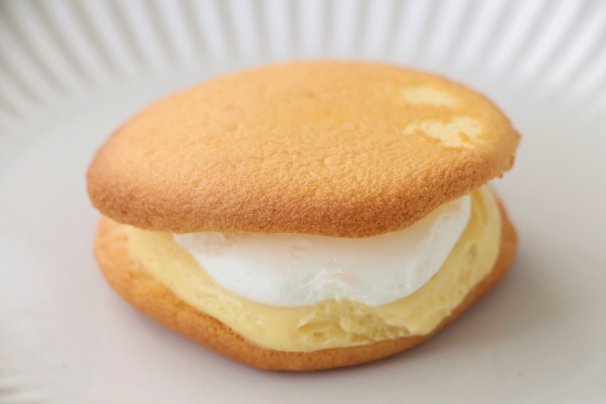 ローソン「Uchi Café×八天堂　ふわふわカスタードサンド」