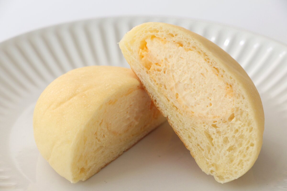 ローソン「クリームたっぷり!ふわもち冷やしクリームパン ダブルカスタード」