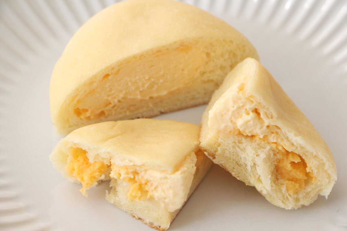 ローソン「クリームたっぷり!ふわもち冷やしクリームパン ダブルカスタード」