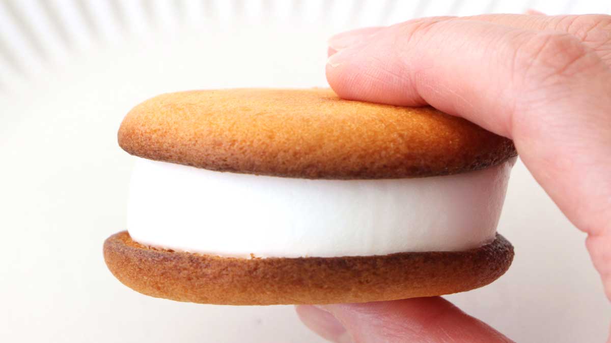 ファミリーマート「ロッテ 銀座コージーコーナー監修 苺のショートケーキサンド」