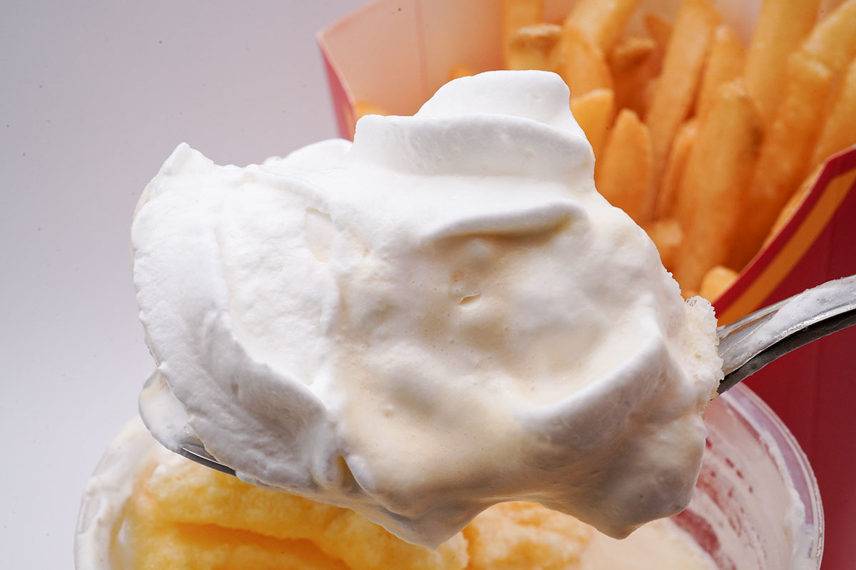 マクドナルド「ポムポムプリンのクリーミープリンフラッペ」