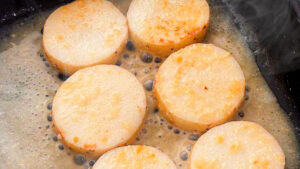 もうハイボール止まらない！強烈な焦がしニンニク。長芋と液体の無限ループだ──。