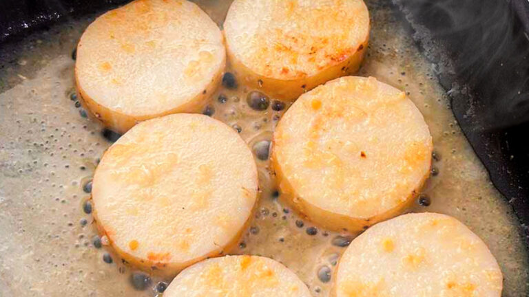 もうハイボール止まらない！強烈な焦がしニンニク。長芋と液体の無限ループだ──。