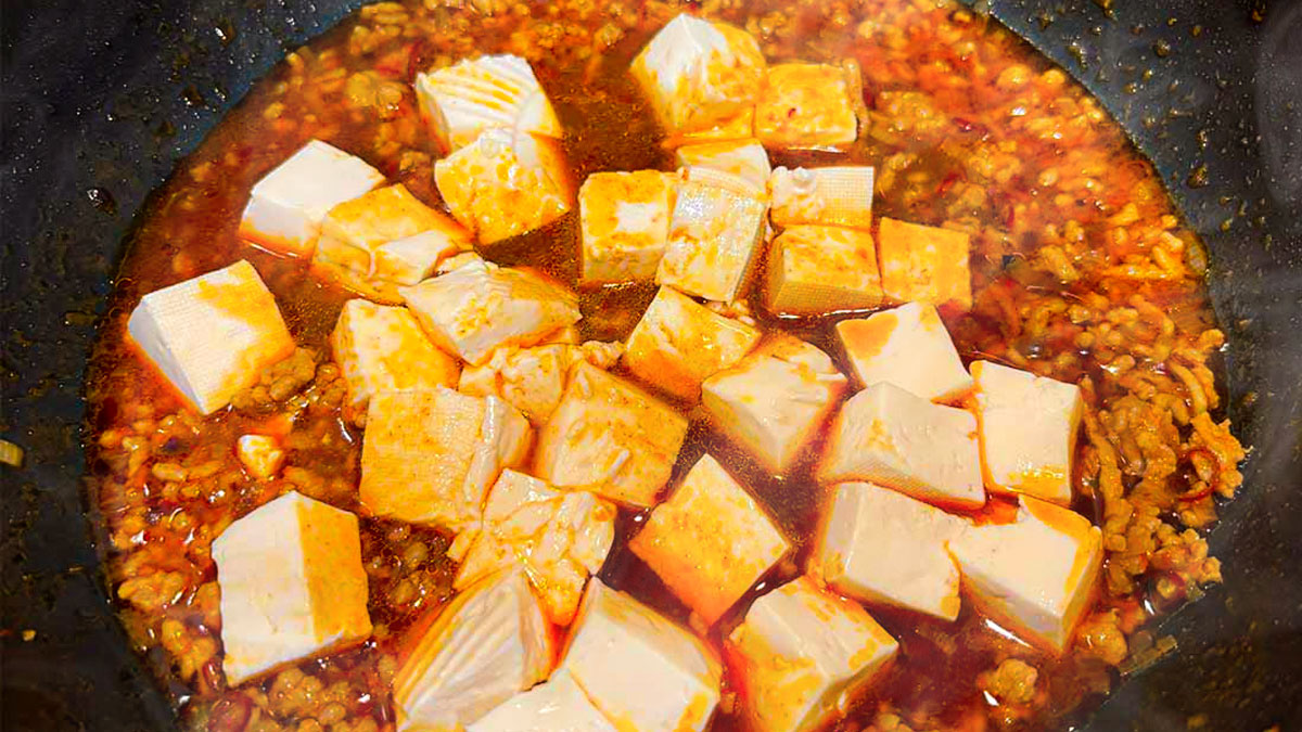 ハフハフと熱々を頬張る悦び「この刺激がたまらない──。」四川風麻婆豆腐レシピ