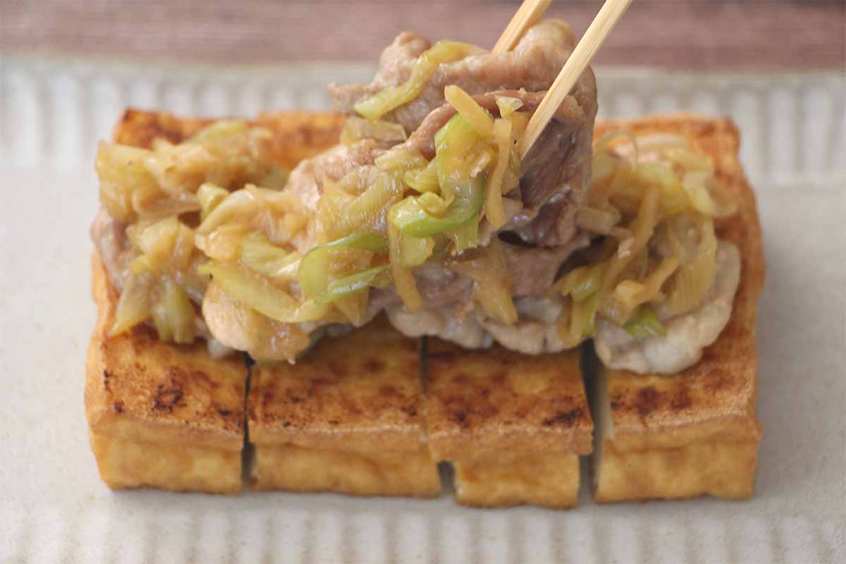 笠原将弘さん「厚揚げのしょうが焼きのっけ」