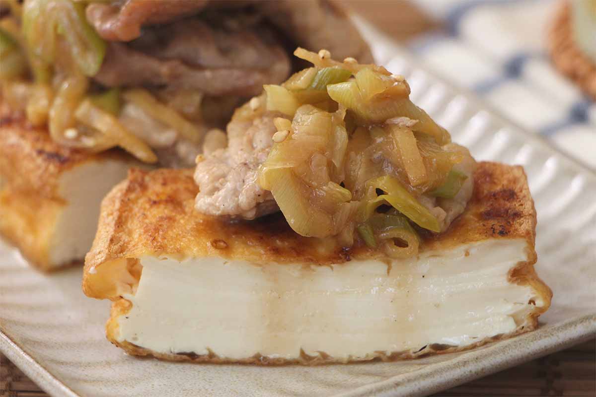 笠原将弘さん「厚揚げのしょうが焼きのっけ」