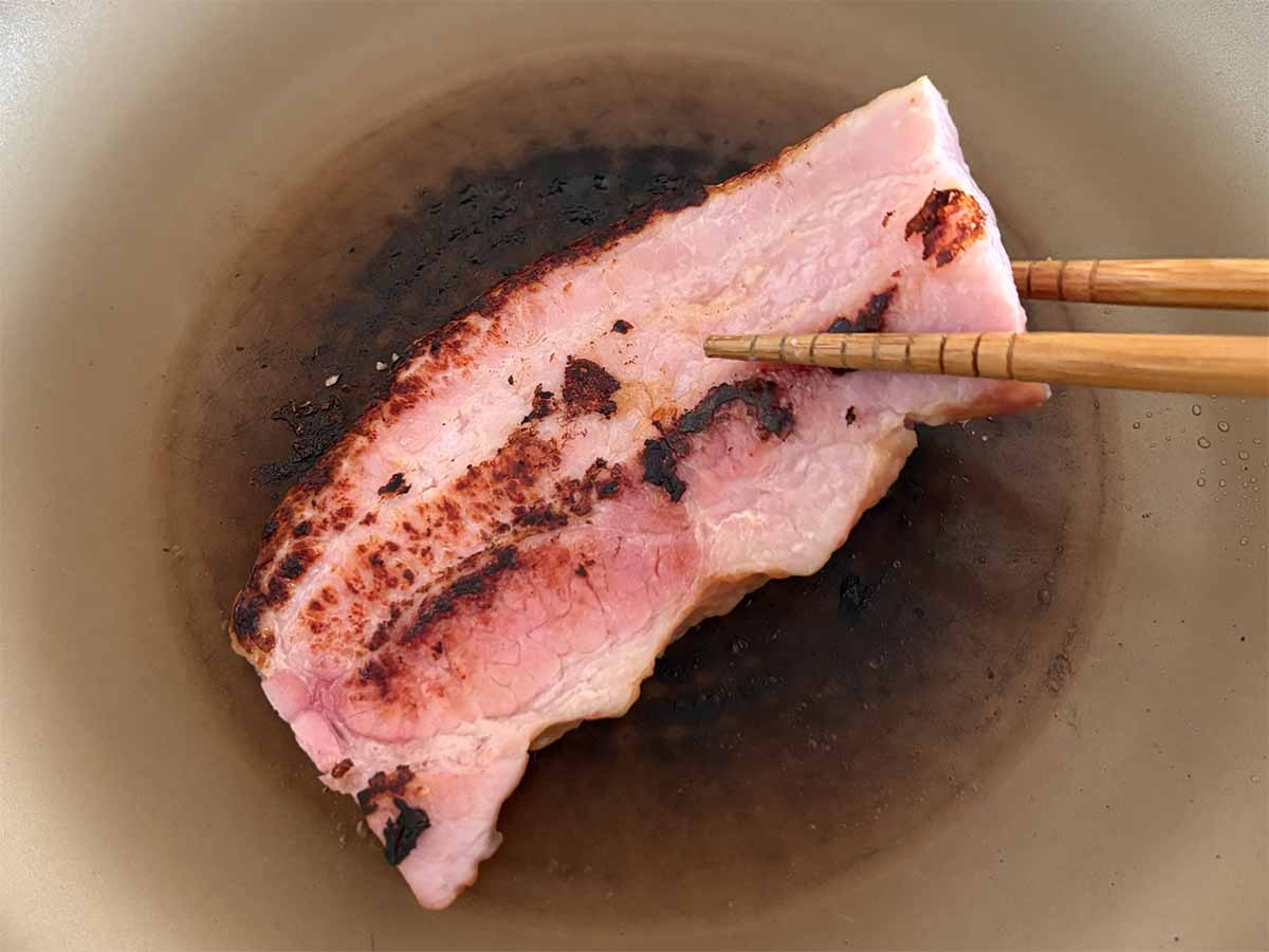 【メンズレシピ】厚切りベーコンと玉ねぎのグリル