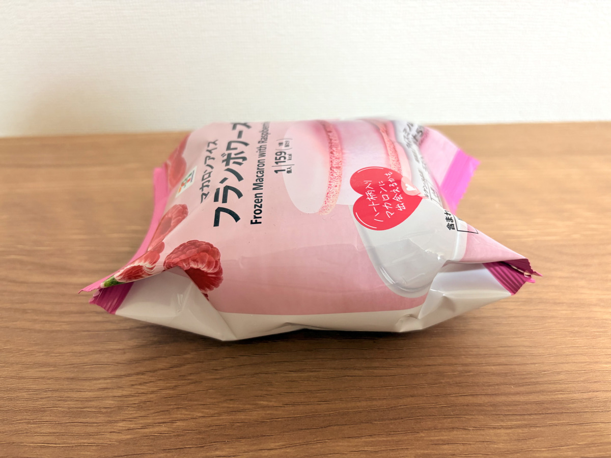 セブンイレブン「7プレミアム マカロンアイス フランボワーズ」