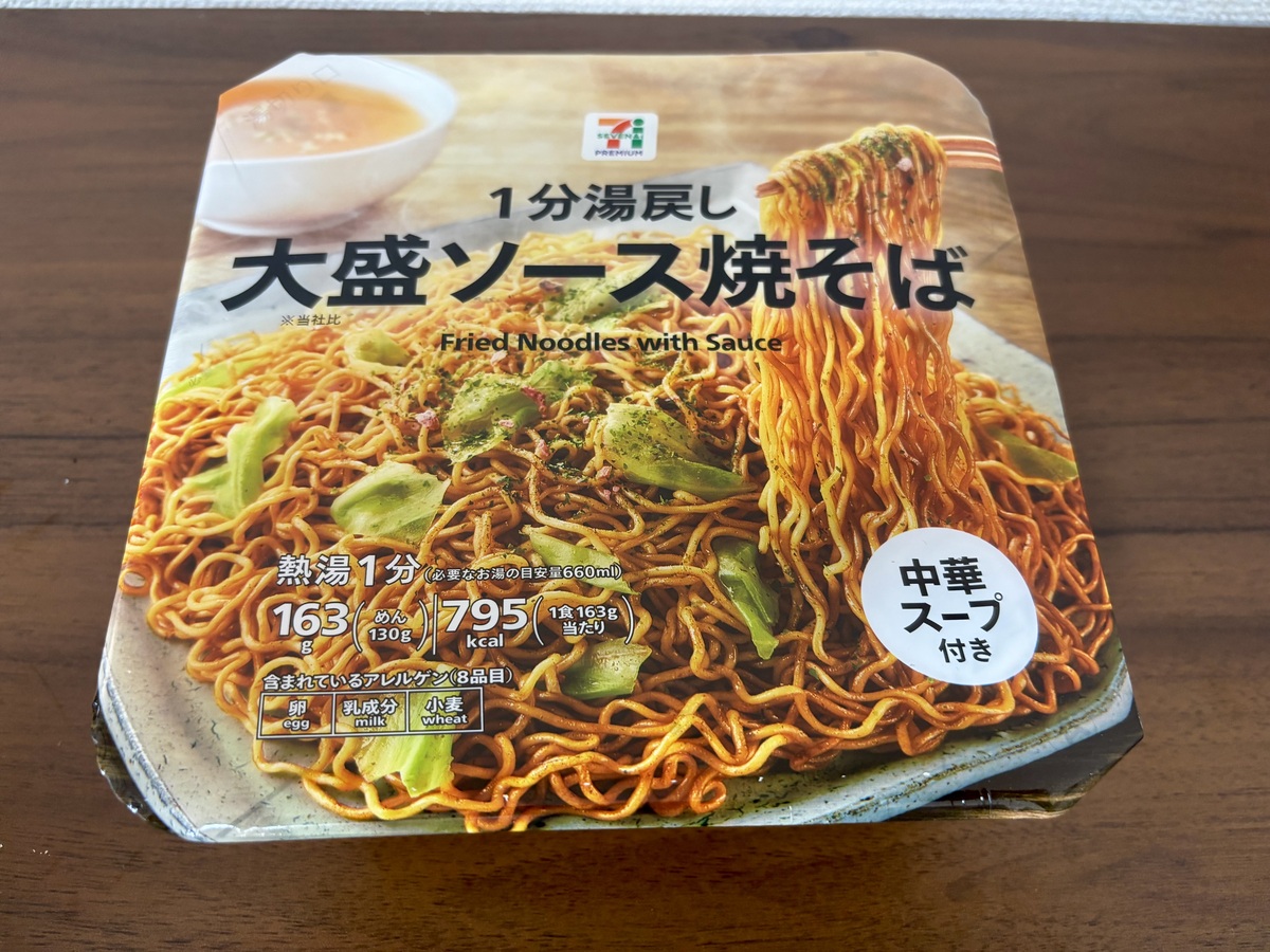 セブンイレブン「7P 1分湯戻し 大盛ソース焼そば」