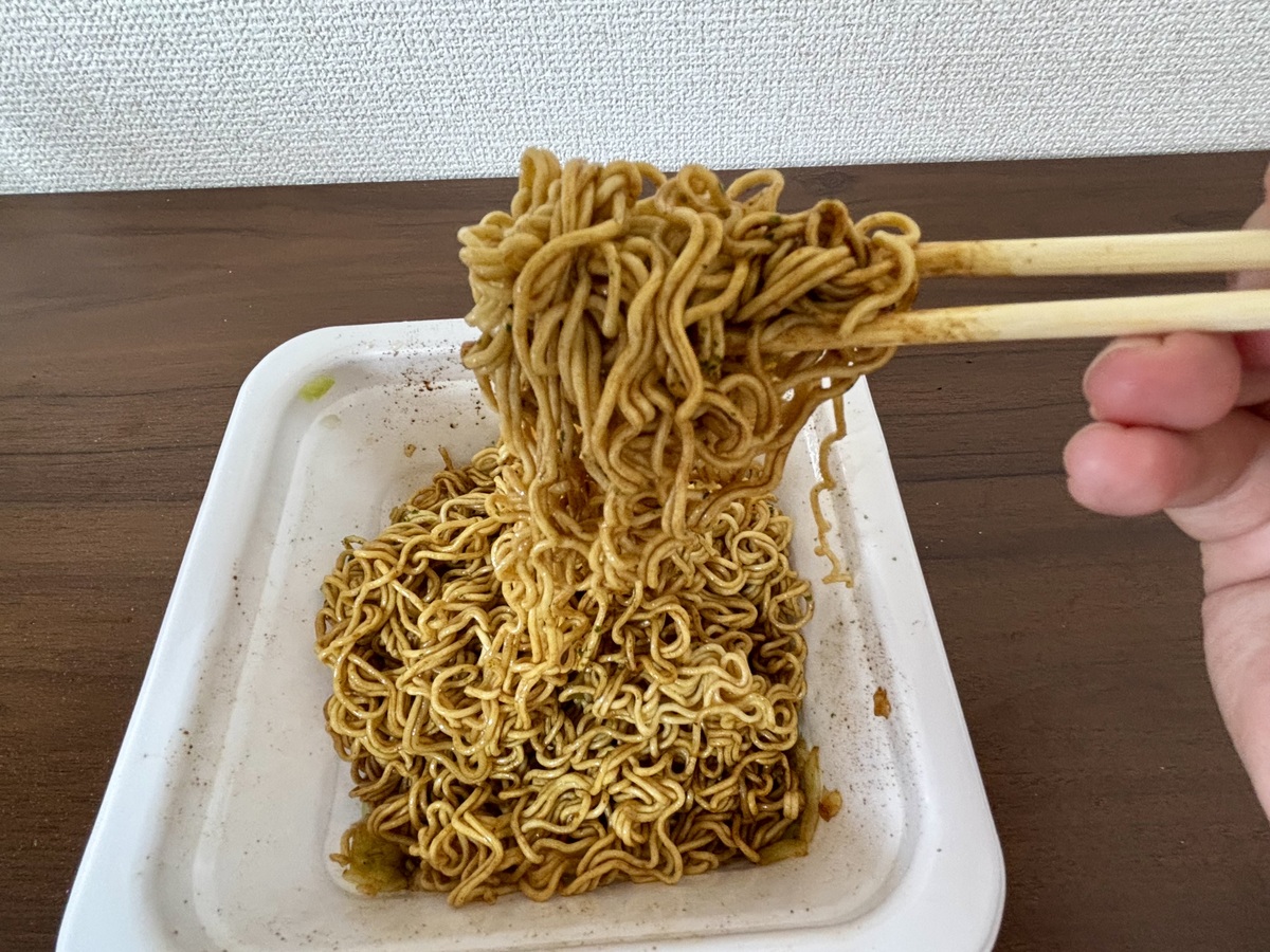 セブンイレブン「7P 1分湯戻し 大盛ソース焼そば」