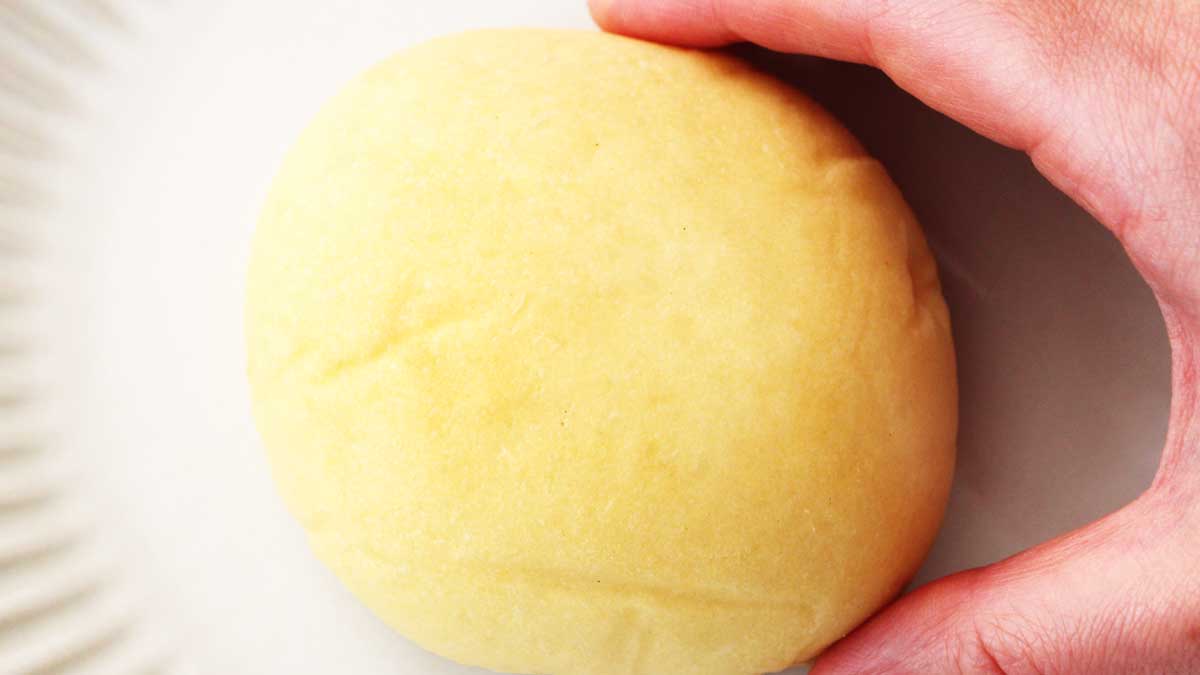 ローソン「クリームたっぷり!ふわもち冷やしクリームパン ダブルカスタード」