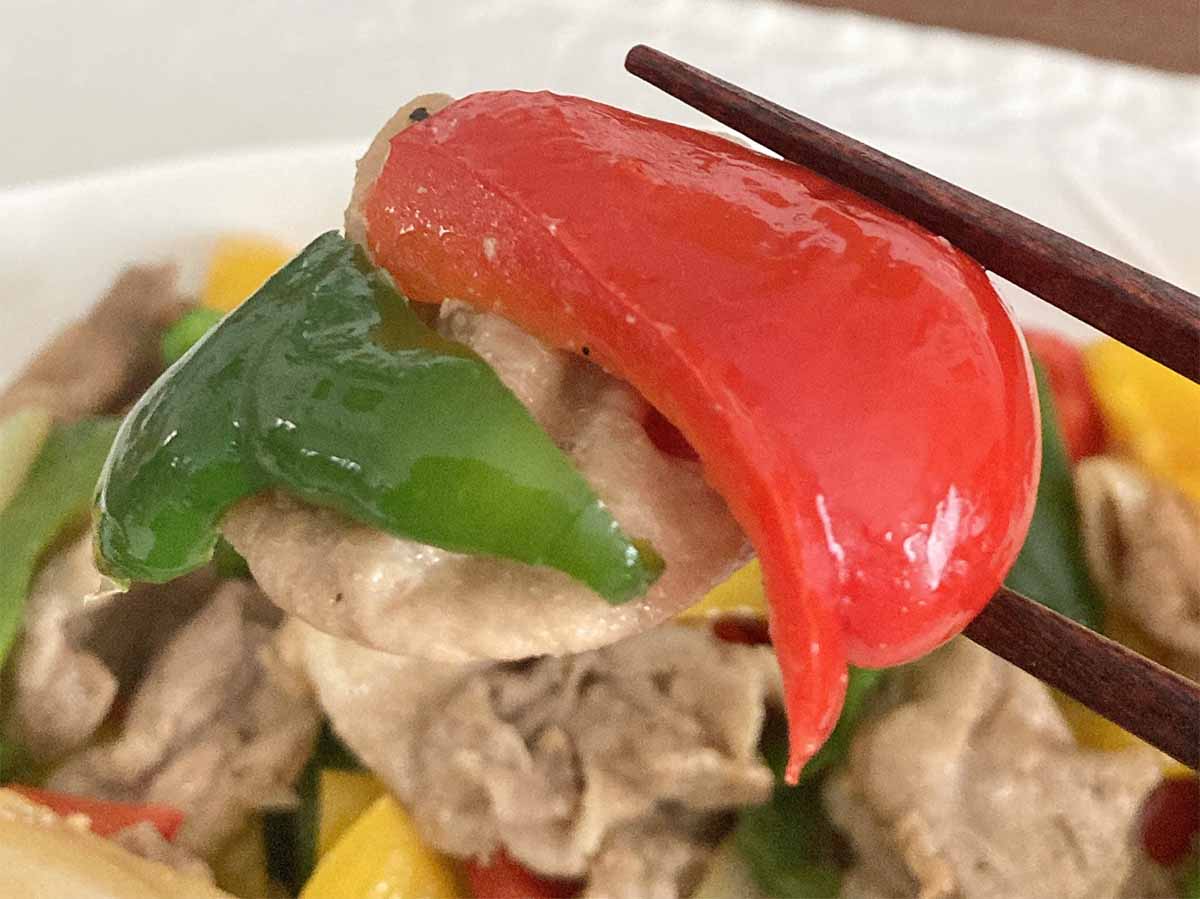 タサン志麻さん「豚肉とカラフル野菜のレモンじょうゆ炒め」