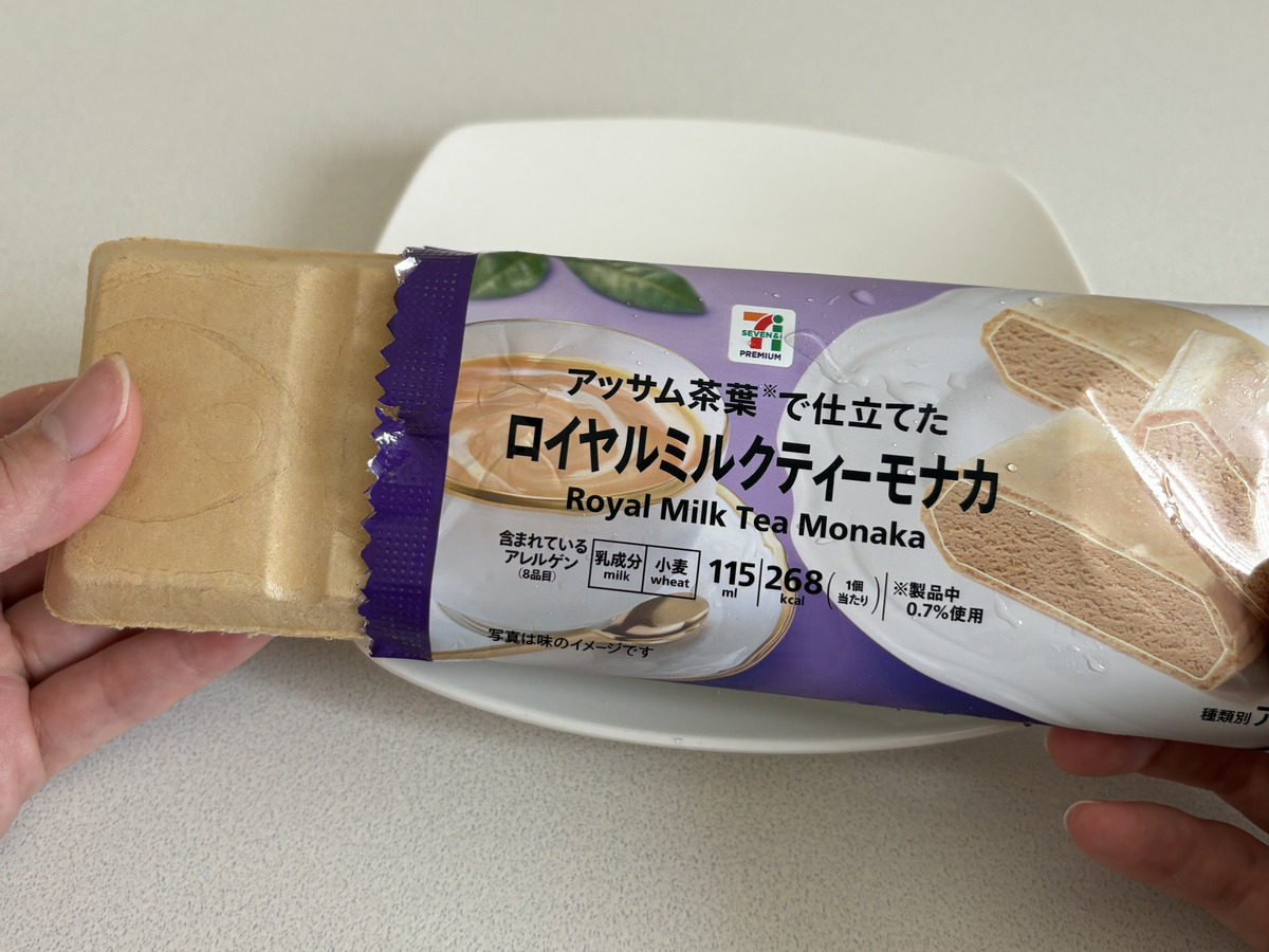 セブンイレブン「ロイヤルミルクティーモナカ」