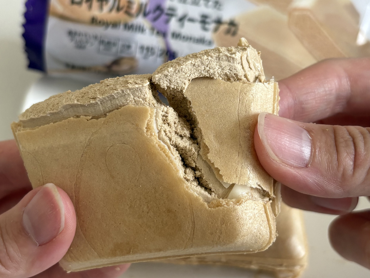 セブンイレブン「ロイヤルミルクティーモナカ」