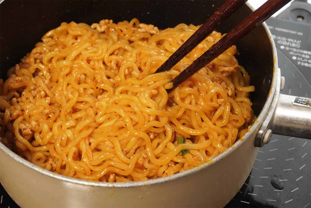 タサン志麻さん「辛ラーメンのまぜそば」