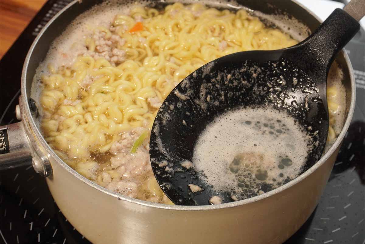 タサン志麻さん「辛ラーメンのまぜそば」