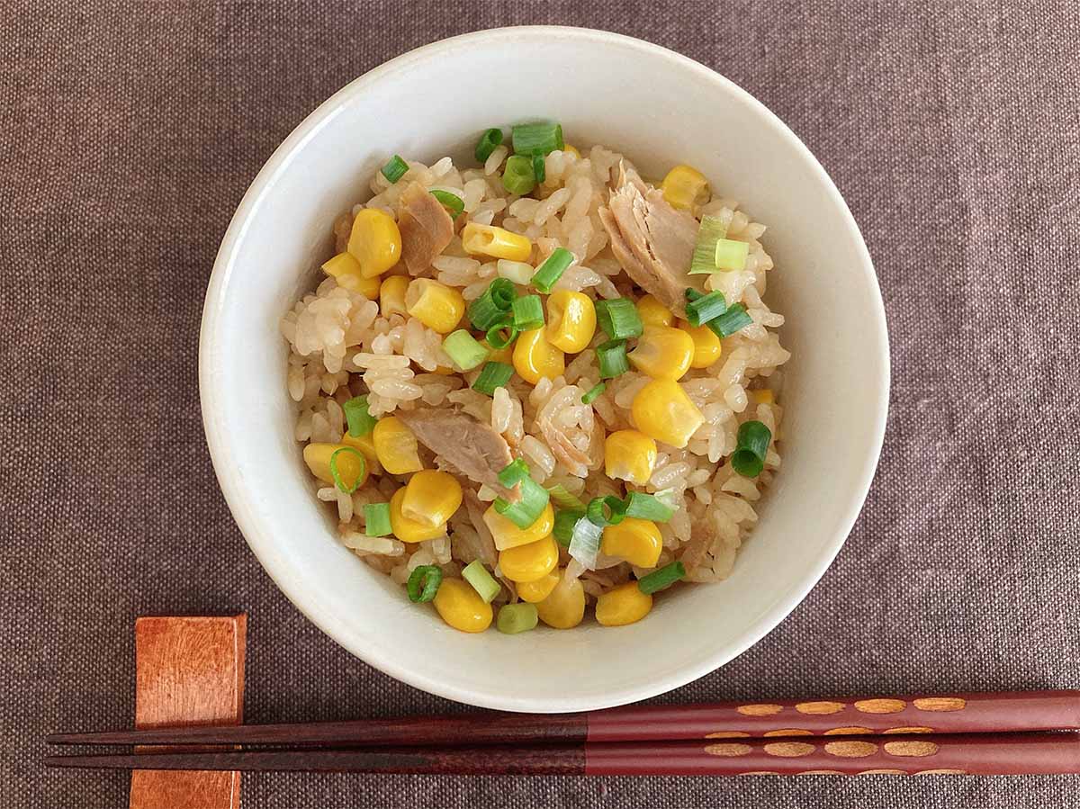 山本ゆりさん「たっぷりコーンとツナの炊き込みご飯」