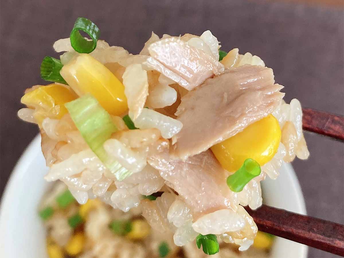 山本ゆりさん「たっぷりコーンとツナの炊き込みご飯」