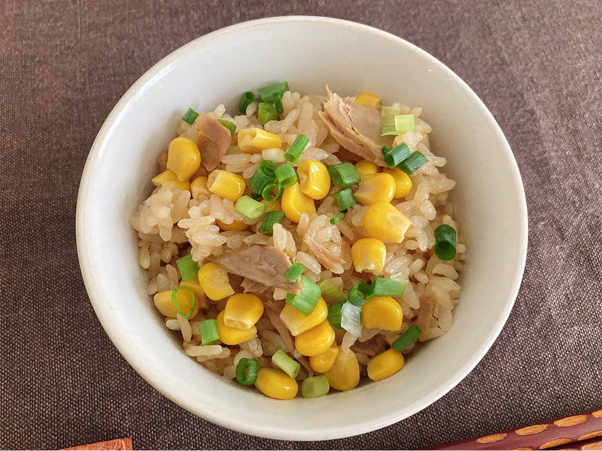 山本ゆりさん「たっぷりコーンとツナの炊き込みご飯」