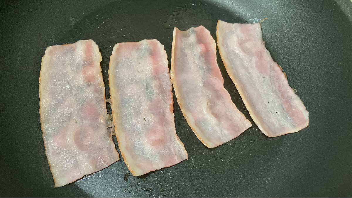 タサン志麻さん「スタミナベーコンエッグ丼」