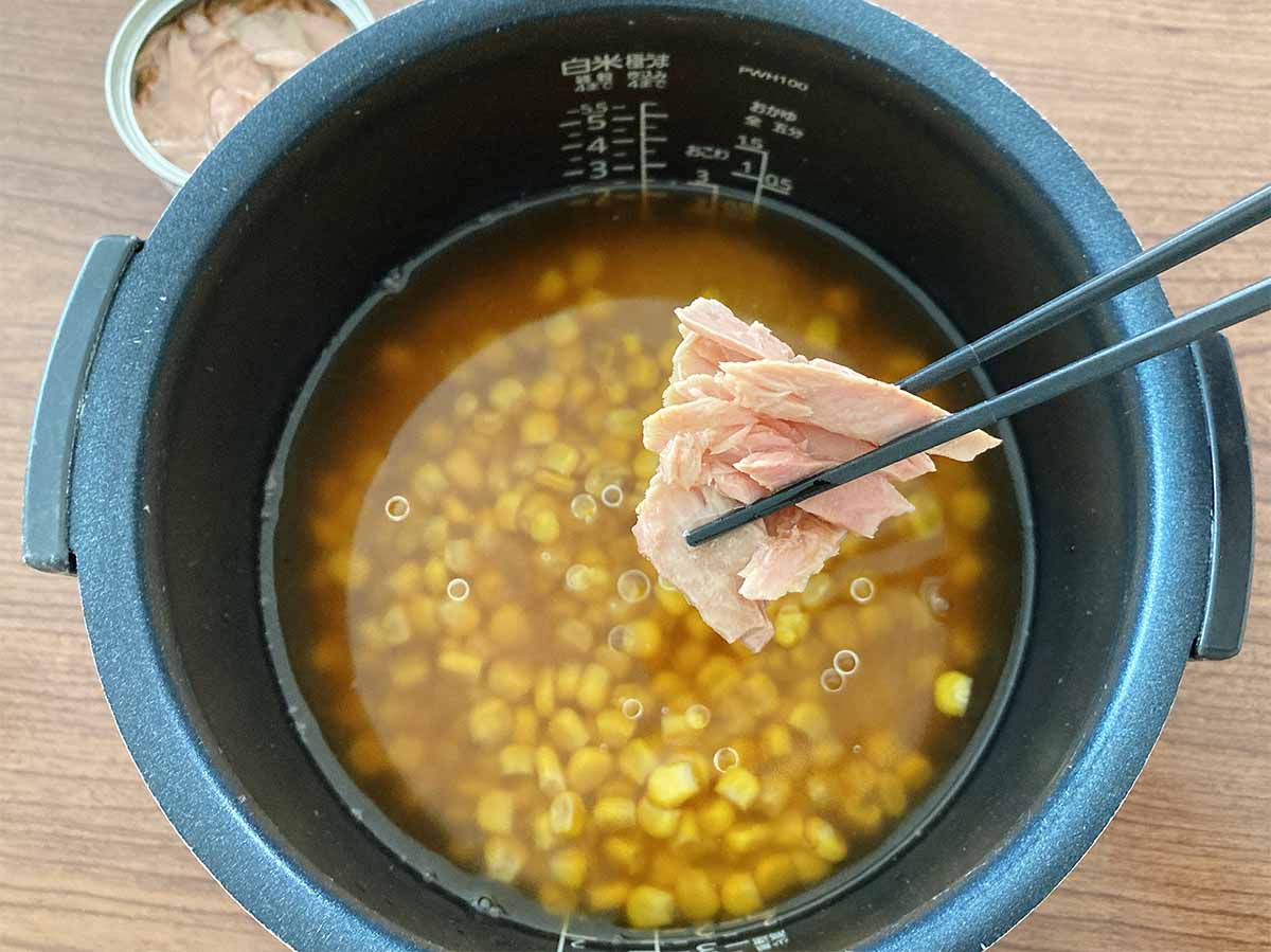 山本ゆりさん「たっぷりコーンとツナの炊き込みご飯」
