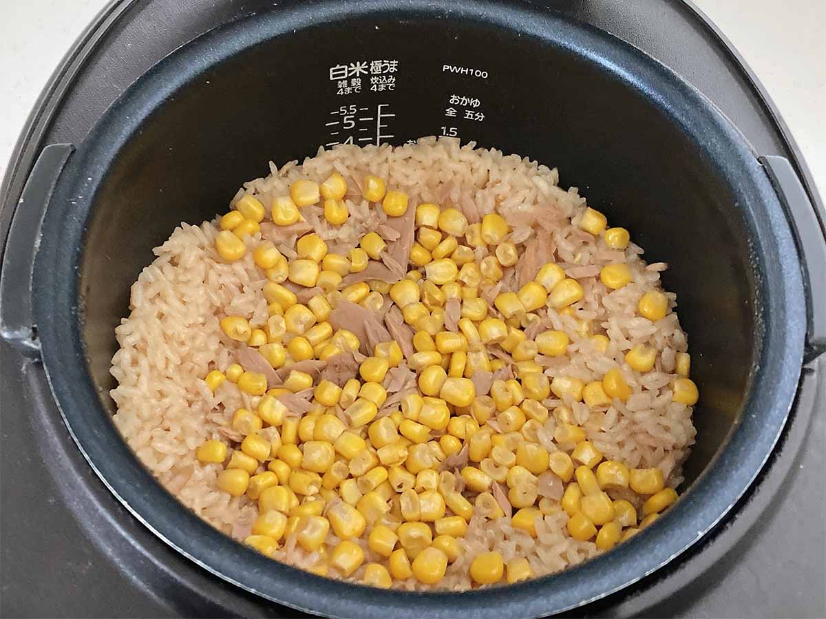 山本ゆりさん「たっぷりコーンとツナの炊き込みご飯」