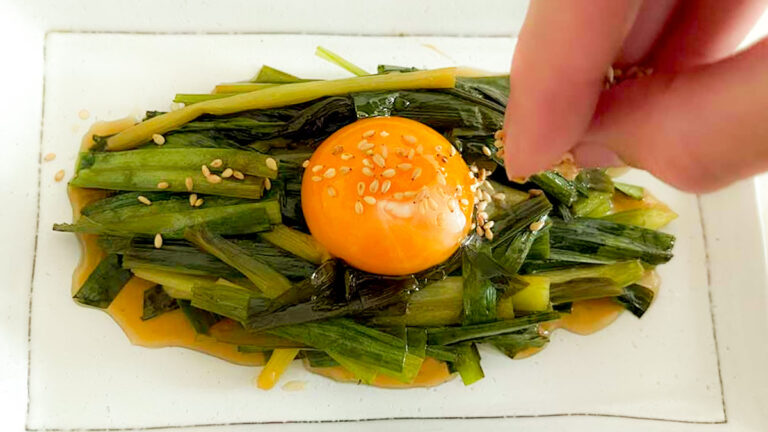 ニラはホイル焼きが大正解！卵黄からめて「ウマすぎる」トースターで作る絶品レシピ