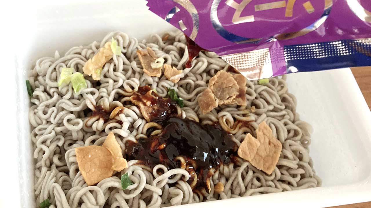 ペヤング 肉おろし蕎麦風