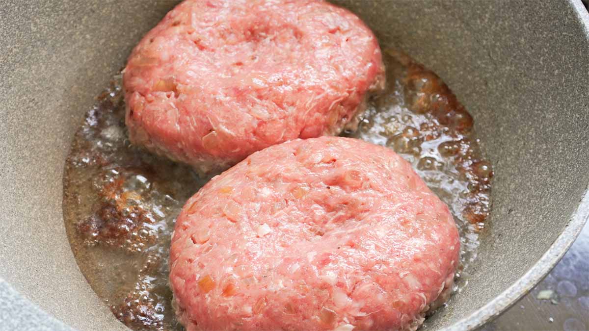 煮込みハンバーグ