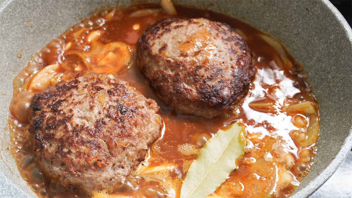 煮込みハンバーグ