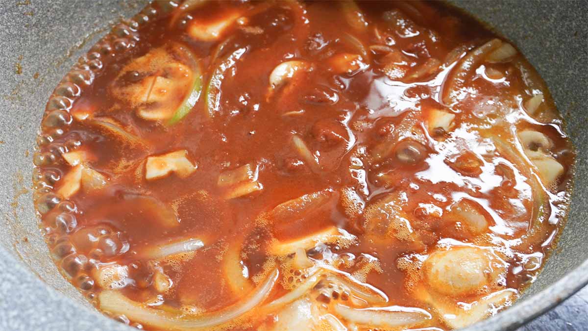 煮込みハンバーグ