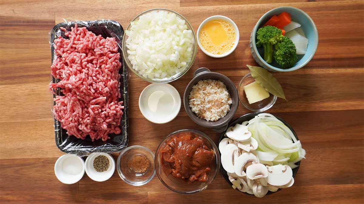 煮込みハンバーグ