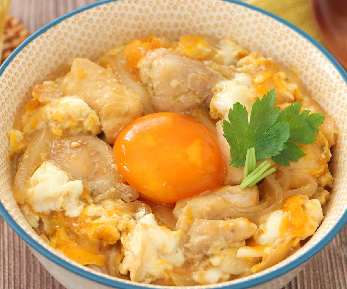 なか卯「とろたま親子丼」再現レシピ｜濃厚な卵に仕上げるコツ