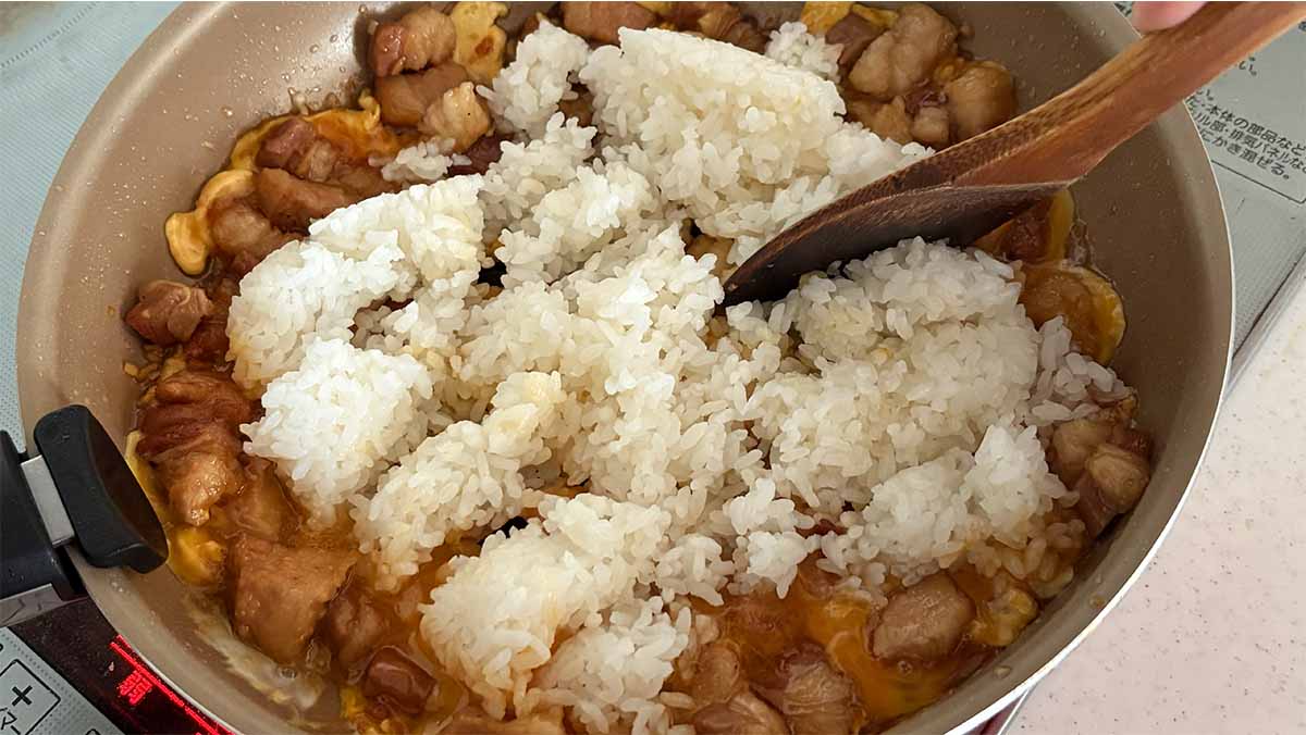 焦がしにんにく肉盛りチャーハン