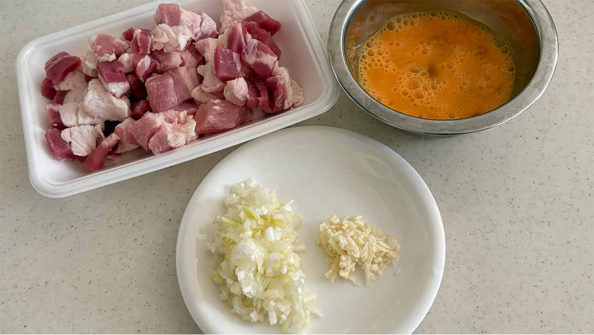 焦がしにんにく肉盛りチャーハン