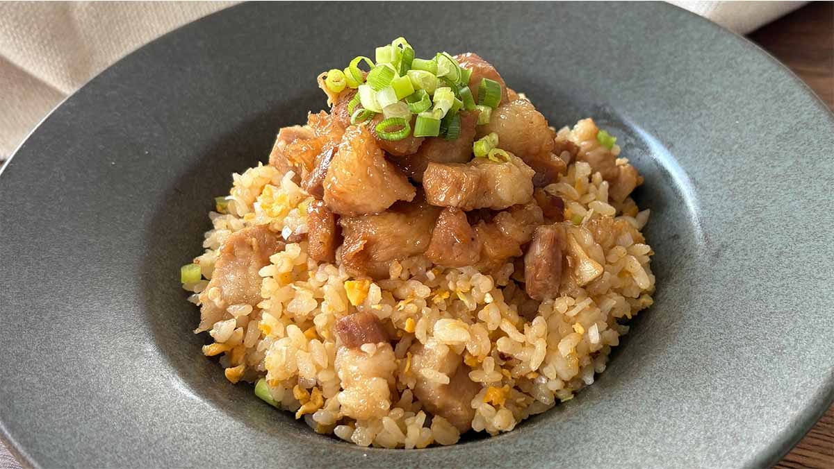 焦がしにんにく肉盛りチャーハン