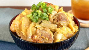 みりんなし親子丼レシピ|『酒+砂糖』で代用OK!コク深さを生む「小さじ1/2」が決め手