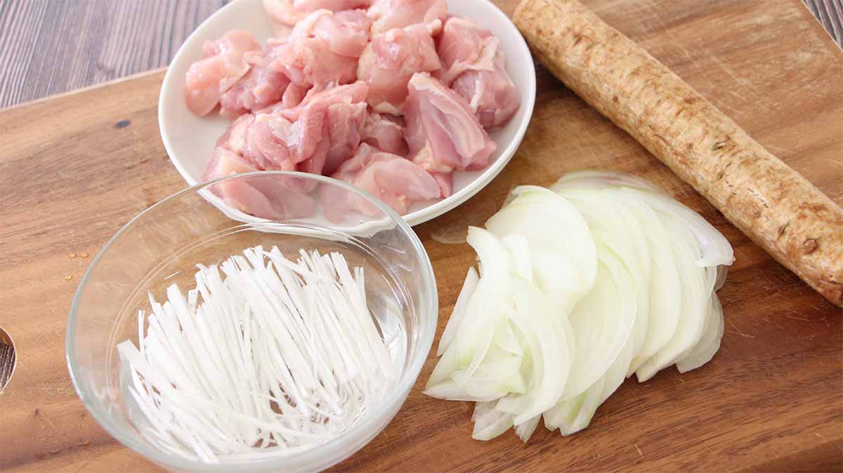 笠原将弘さん「鶏もも肉のごぼう照り焼き」
