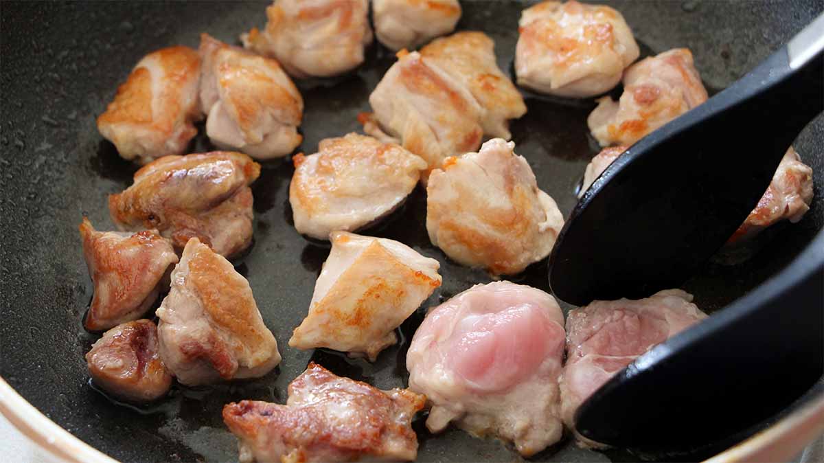 笠原将弘さん「鶏もも肉のごぼう照り焼き」
