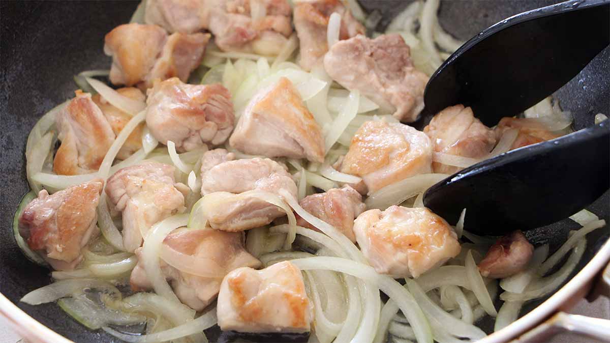 笠原将弘さん「鶏もも肉のごぼう照り焼き」